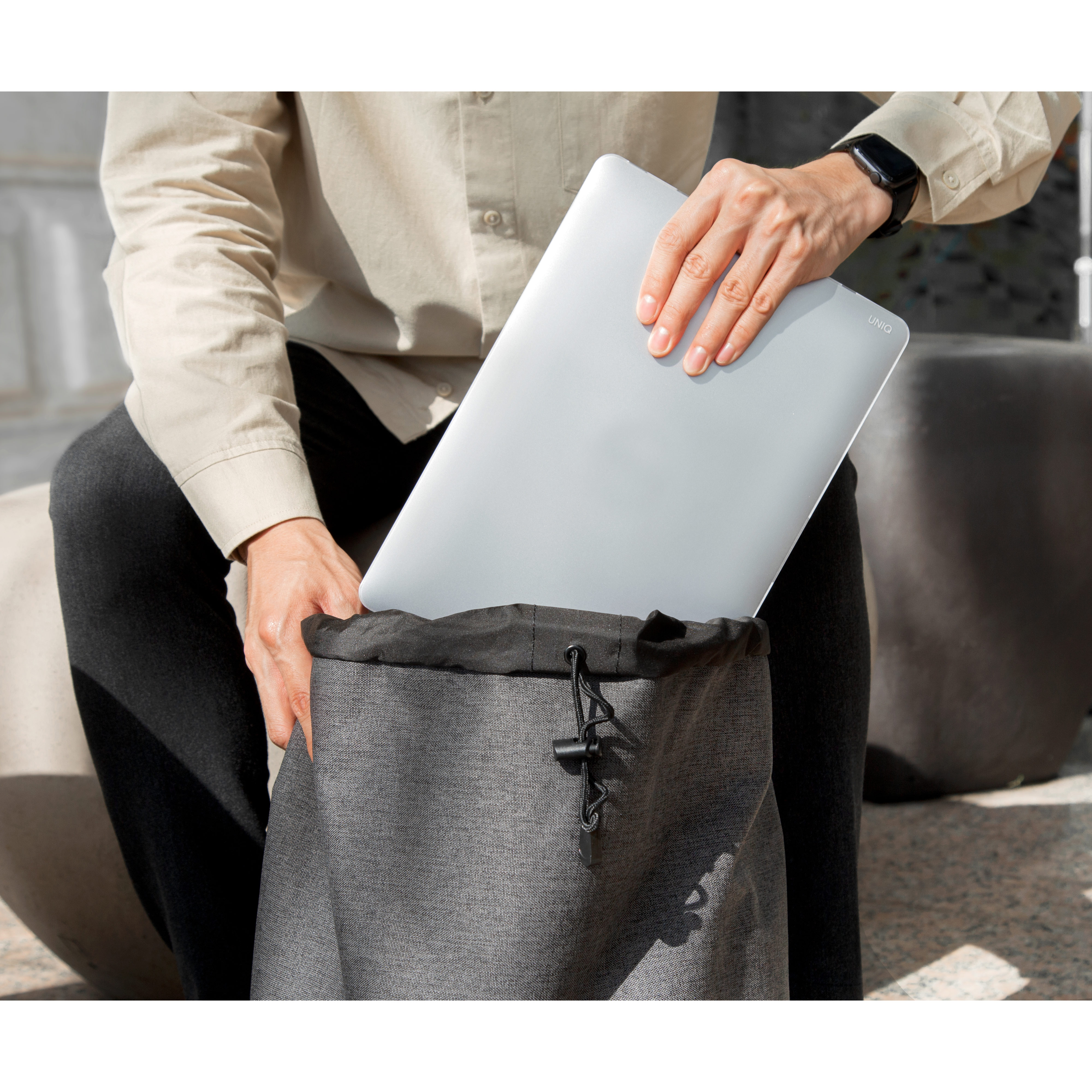 Picture of Apple Macbook Air 13 M2 2022 Case | Uniq Vero Ultra Slim Snap Case for Macbook Air 13 M2 M3 M4 ( Clear)